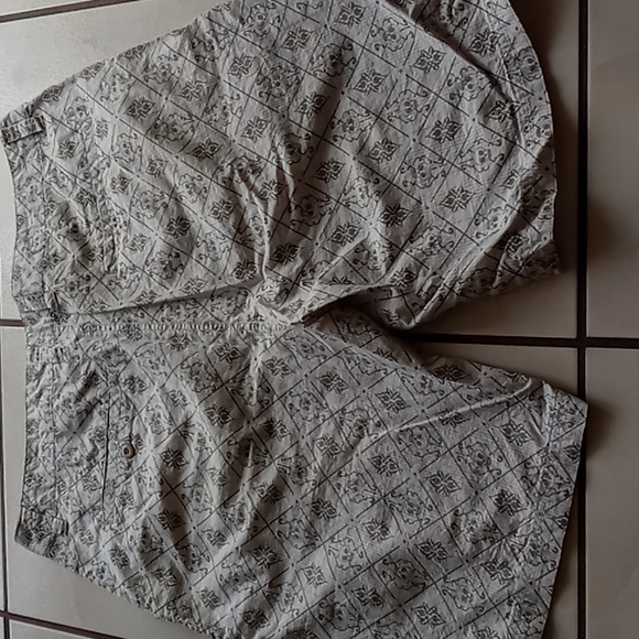 Blue Sol Men's Beige w Tan Skulls Diamond Print sz 38 - Picture 8 of 15